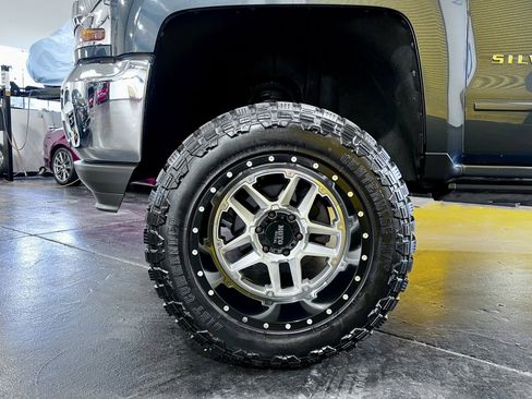 Used 2018 Chevrolet Silverado 1500 LT w/ LT Eassist Package image 26