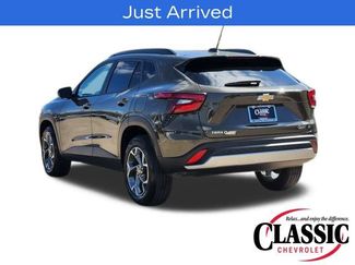 Used 2024 Chevrolet Trax LT w/ Sunroof Package video 3