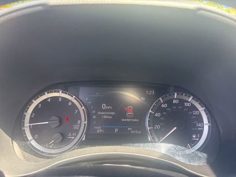 Used 2023 Toyota Highlander LE AWD/4WD image 23