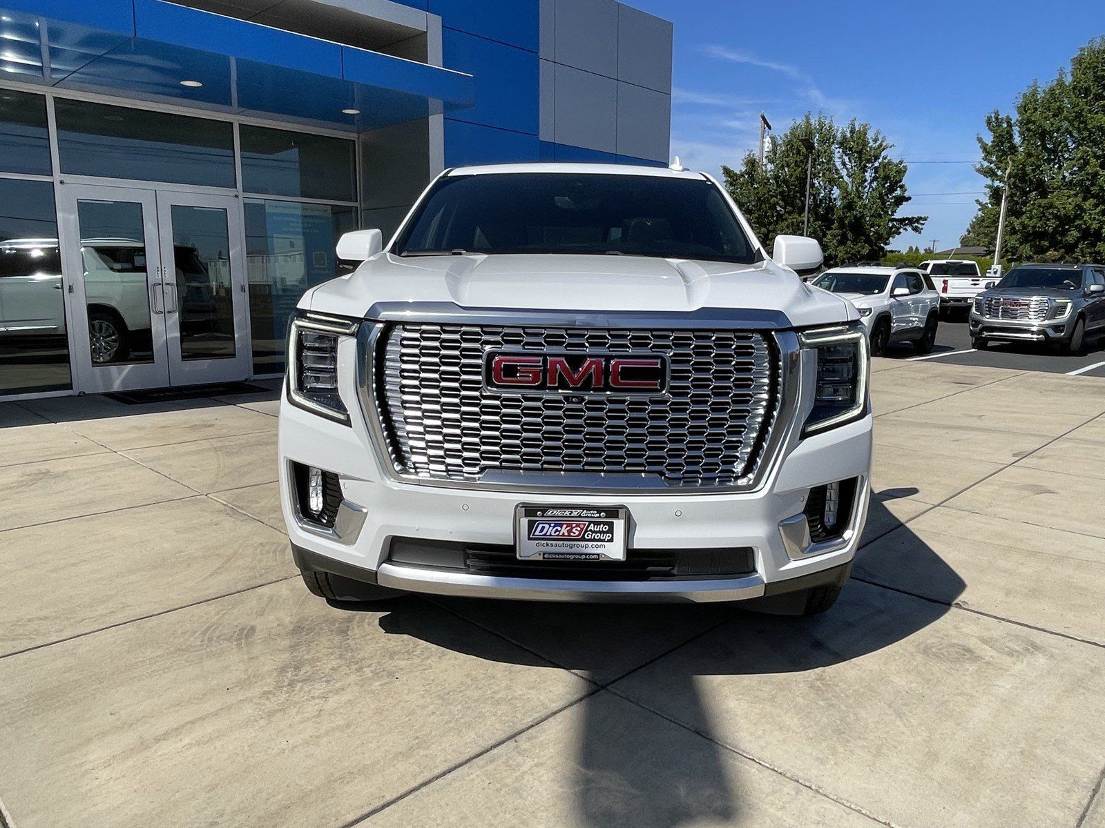 Used 2021 GMC Yukon Denali w/ Denali Premium Package AWD/4WD image 8