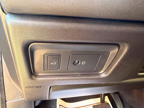 Used 2017 Land Rover Discovery Sport HSE image 37