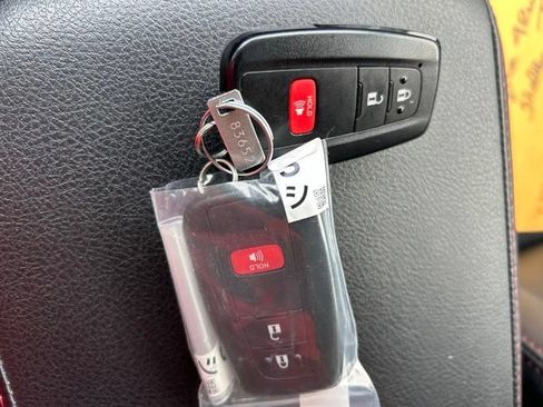 Used 2022 Toyota 4Runner TRD Off-Road Premium AWD/4WD image 27