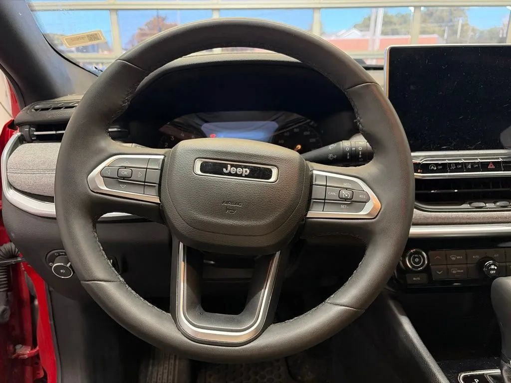 Used 2023 Jeep Compass Latitude w/ Convenience Group AWD/4WD image 24