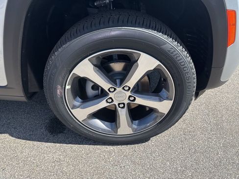 New 2026 Jeep Grand Cherokee Limited AWD/4WD image 9