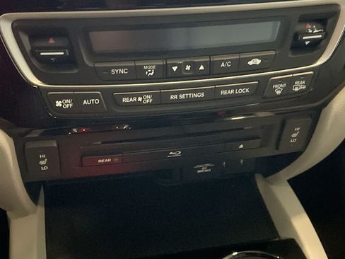 Used 2017 Honda Pilot Touring image 19
