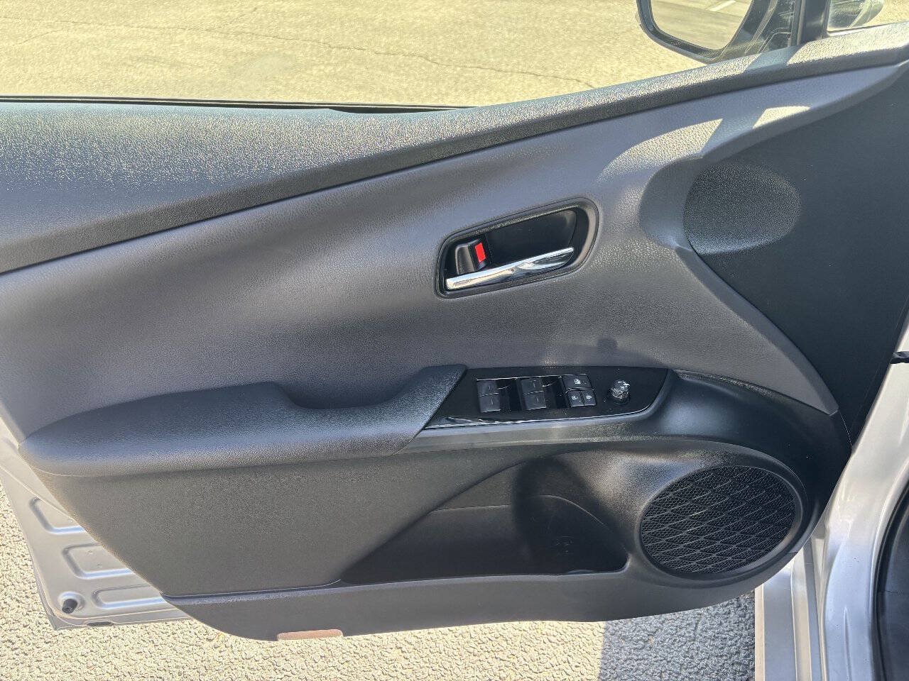 Used 2019 Toyota Prius LE w/ Carpet Mat Package FWD image 9