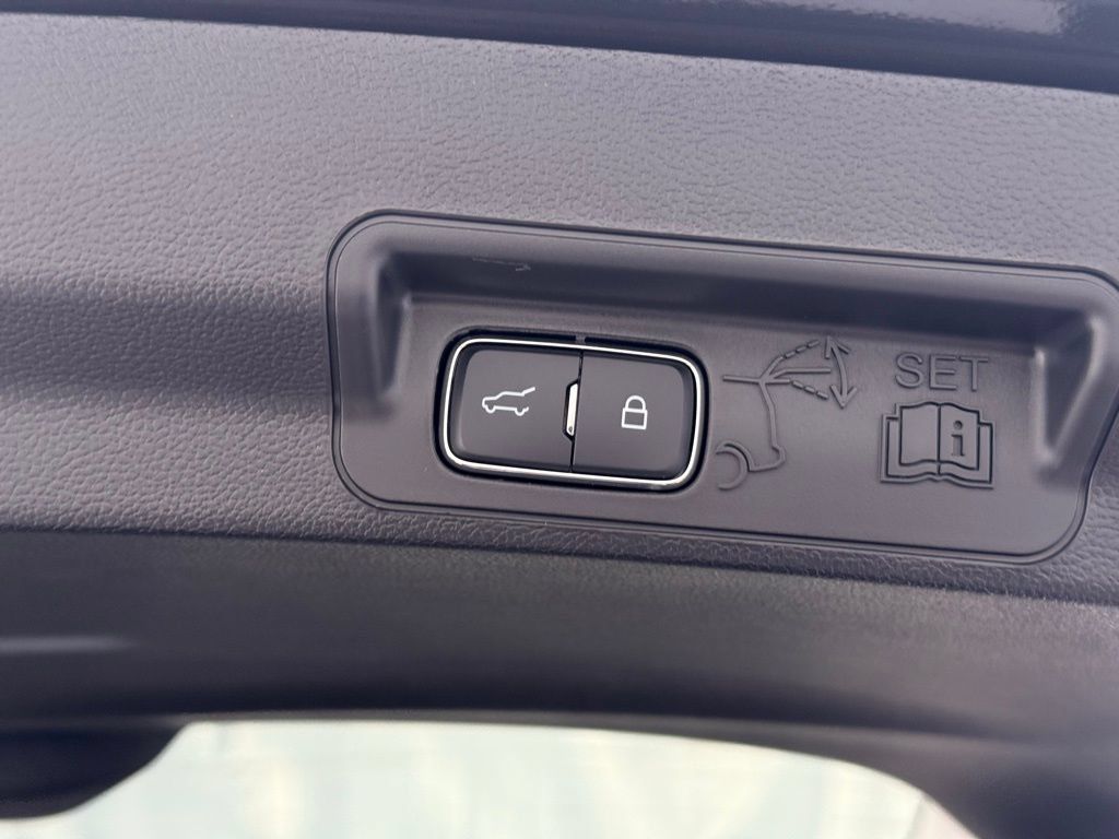 New 2025 Ford Explorer Active AWD/4WD image 5