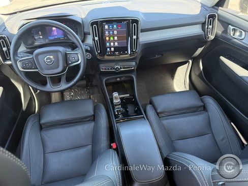 Used 2025 Volvo XC40 B5 Plus AWD/4WD image 30