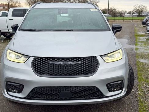 New 2026 Chrysler Pacifica Select FWD image 3