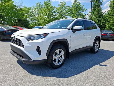 Used 2021 Toyota RAV4 XLE w/ Convenience Package AWD/4WD image 3