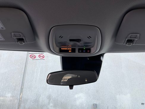 Used 2025 Chevrolet Trax LT image 15