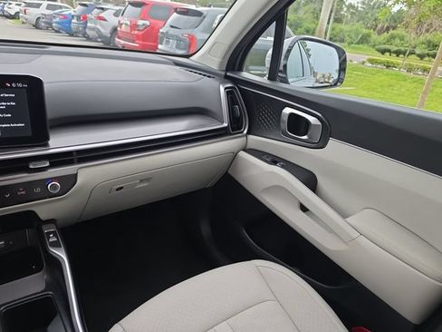 Certified 2025 Kia Sorento S FWD image 9