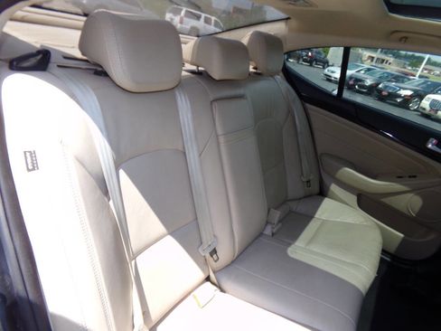 Used 2015 Kia Cadenza Premium w/ Luxury Package image 25