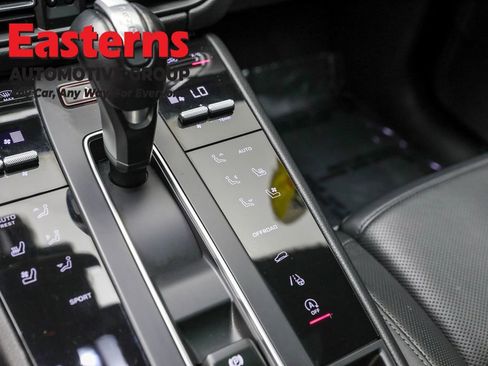 Used 2023 Porsche Macan T image 19