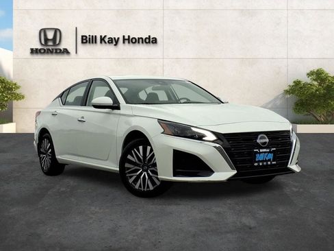 Used 2023 Nissan Altima 2.5 SV w/ SV Premium Package AWD/4WD image 6