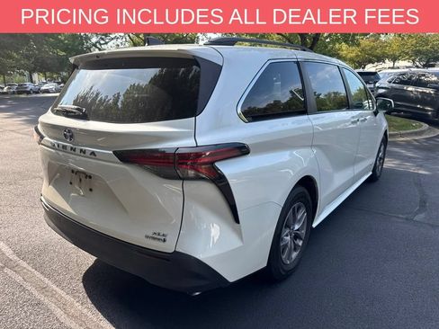 Used 2021 Toyota Sienna XLE FWD image 18