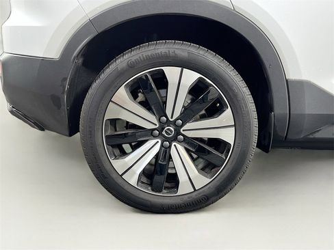 Used 2023 Volvo XC40 Recharge Core image 33