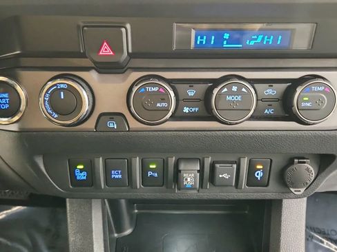 Used 2023 Toyota Tacoma TRD Off-Road image 33