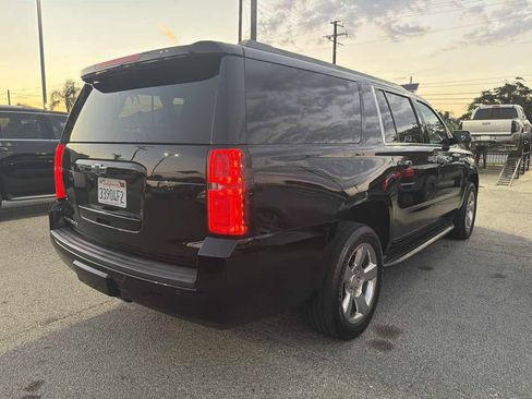 Used 2018 Chevrolet Suburban LT w/ Luxury Package RWD image 10