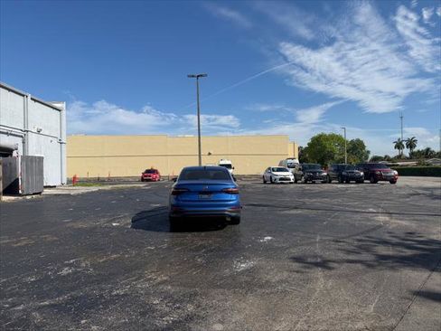 Used 2023 Volkswagen Jetta SE image 5