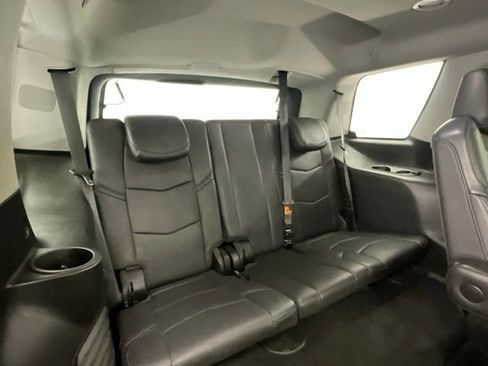Used 2018 Cadillac Escalade Luxury AWD/4WD image 5