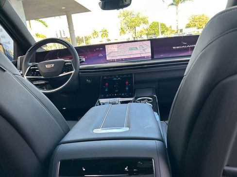 Used 2026 Cadillac Escalade Sport image 33