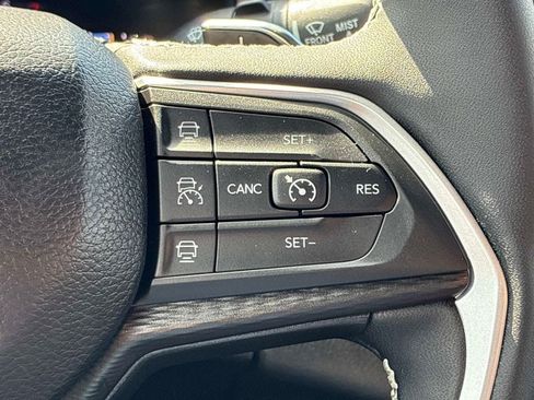 Certified 2024 Jeep Grand Cherokee Altitude AWD/4WD image 23
