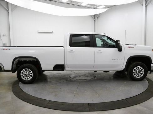 Used 2024 Chevrolet Silverado 2500 LT w/ Convenience Package AWD/4WD image 8
