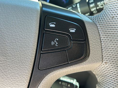 Used 2014 Toyota Sienna XLE image 30