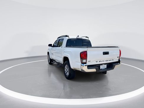 Used 2018 Toyota Tacoma SR5 RWD image 6