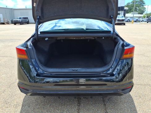 Used 2024 Nissan Altima 2.5 SV FWD image 5