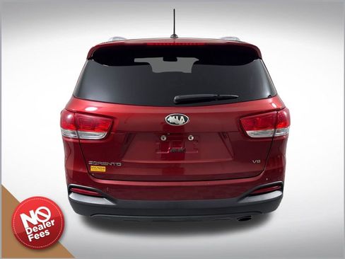 Used 2018 Kia Sorento FWD V6 image 5