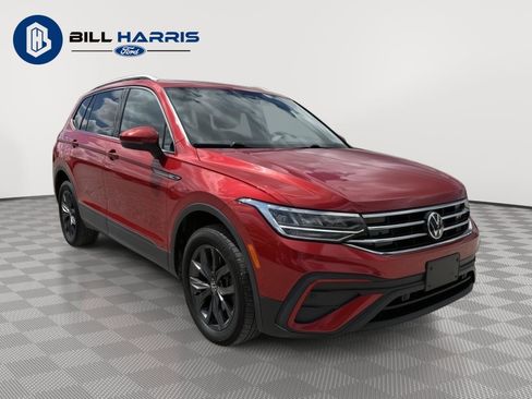 Used 2022 Volkswagen Tiguan SE w/ Panoramic Sunroof Package AWD/4WD image 3