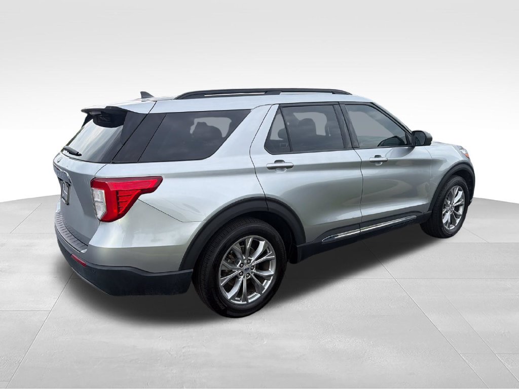 Used 2022 Ford Explorer XLT w/ Equipment Group 202A RWD image 5