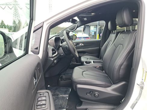 New 2026 Chrysler Pacifica Select w/ S Appearance Package image 11