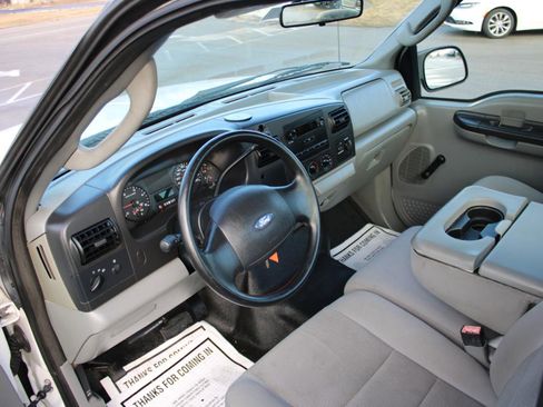 Used 2006 Ford F350 XL image 19