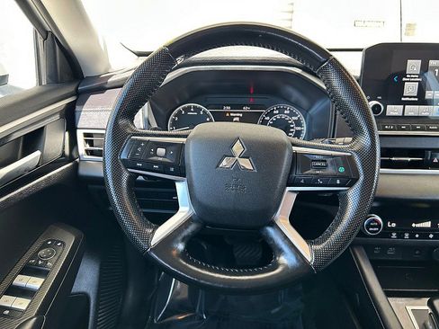 Used 2024 Mitsubishi Outlander AWD image 24