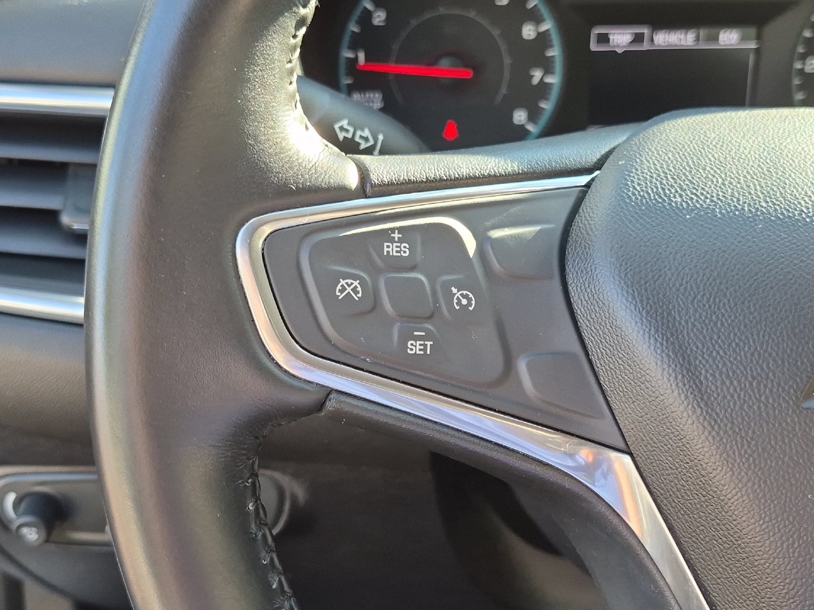 Used 2018 Chevrolet Equinox LT AWD/4WD image 16