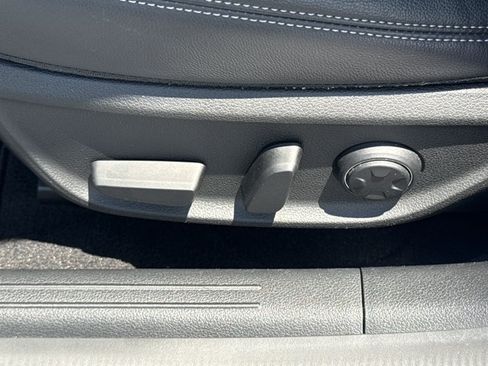 Used 2025 Genesis G70 2.5T RWD image 13