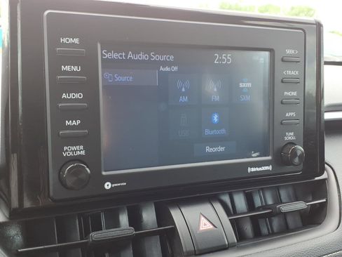 Used 2022 Toyota RAV4 XLE w/ Convenience Package FWD image 19