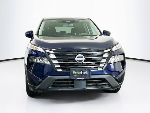 Used 2025 Nissan Rogue SV image 2