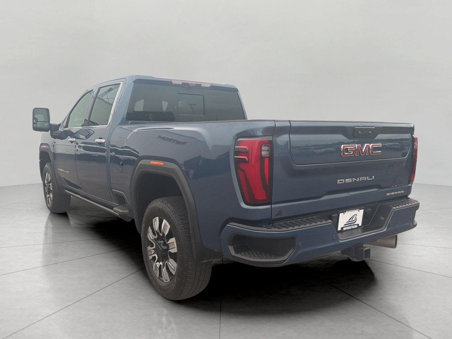 Used 2025 GMC Sierra 3500 Denali w/ Technology Package AWD/4WD image 21