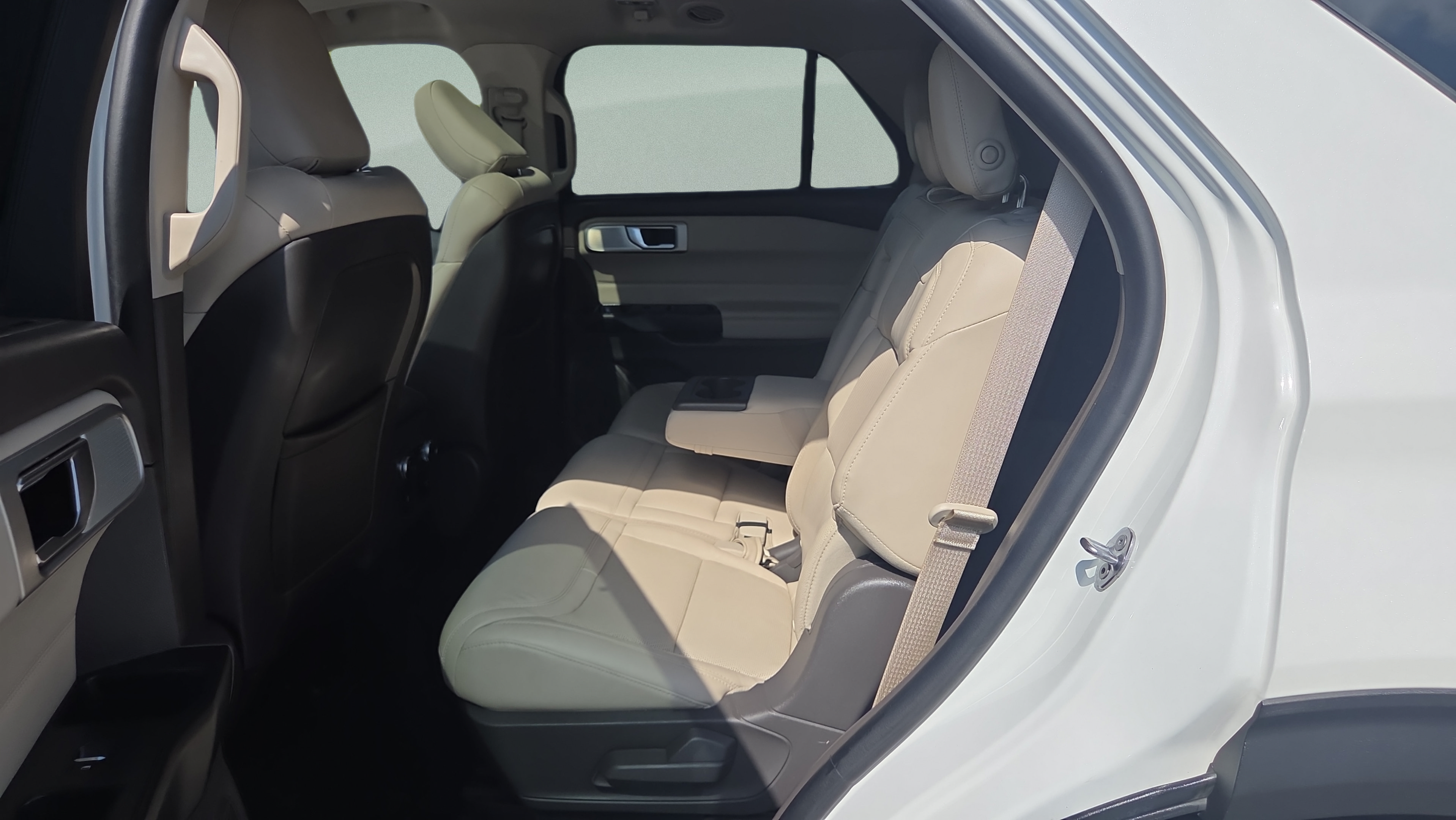 Used 2020 Ford Explorer Platinum w/ Premium Technology Package AWD/4WD image 11