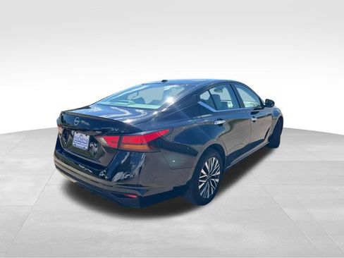Used 2024 Nissan Altima 2.5 SV FWD image 10