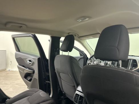 Used 2015 Jeep Cherokee Latitude w/ Comfort/Convenience Group image 22