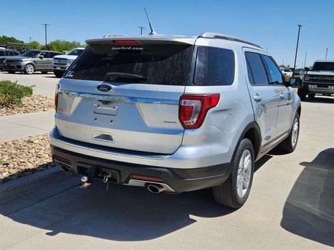 Used 2018 Ford Explorer XLT w/ Equipment Group 202A AWD/4WD image 2