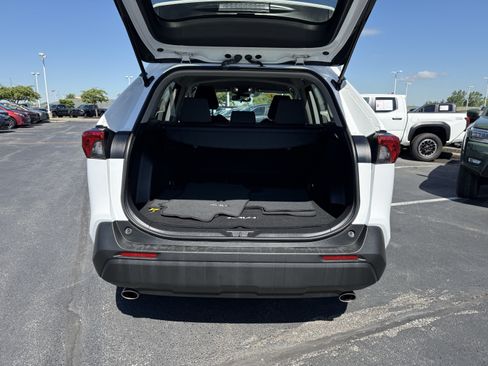 Used 2024 Toyota RAV4 XLE AWD/4WD image 8
