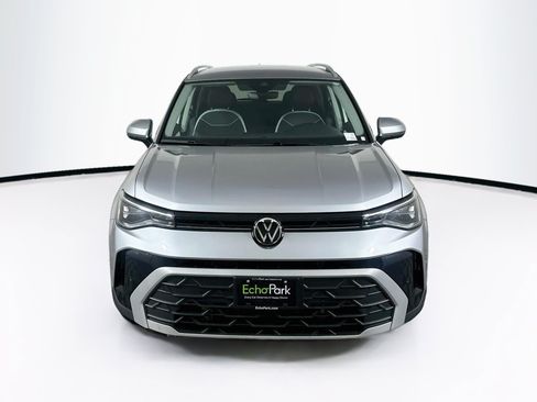 Used 2026 Volkswagen Taos SE FWD image 2