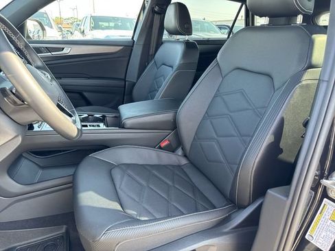 Used 2026 Volkswagen Atlas Cross Sport SE AWD/4WD image 18