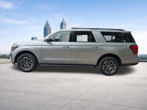 Used 2024 Ford Expedition Max XLT RWD image 2